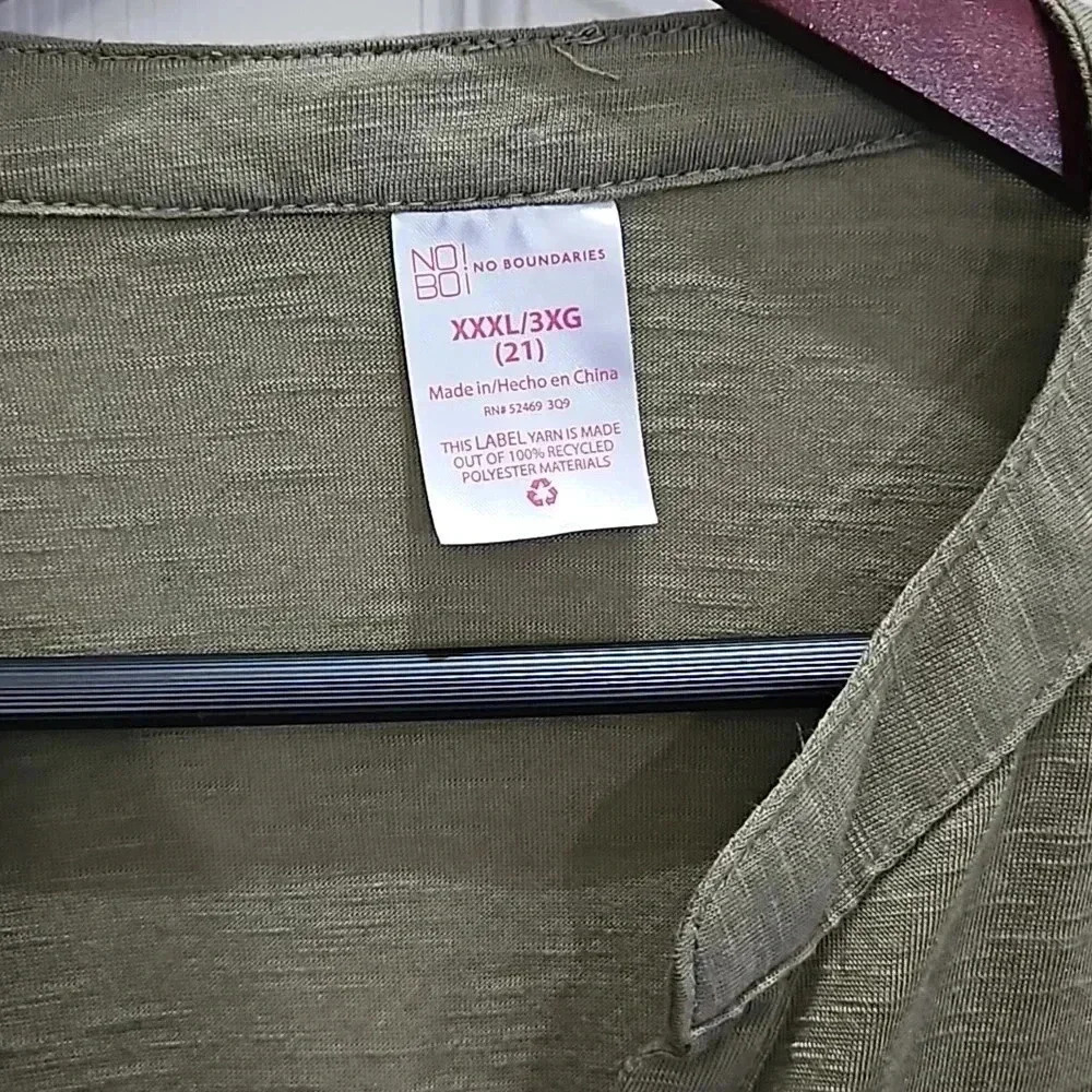 No Boundaries Army Green Roll Tab Sleeve Plus Size top Size 3X - Picture 3 of 8